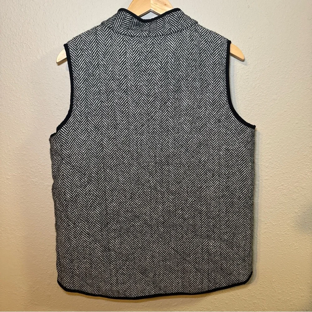 CLF Vest Black & White Quilted Puffer Herringbone Pattern Zip
